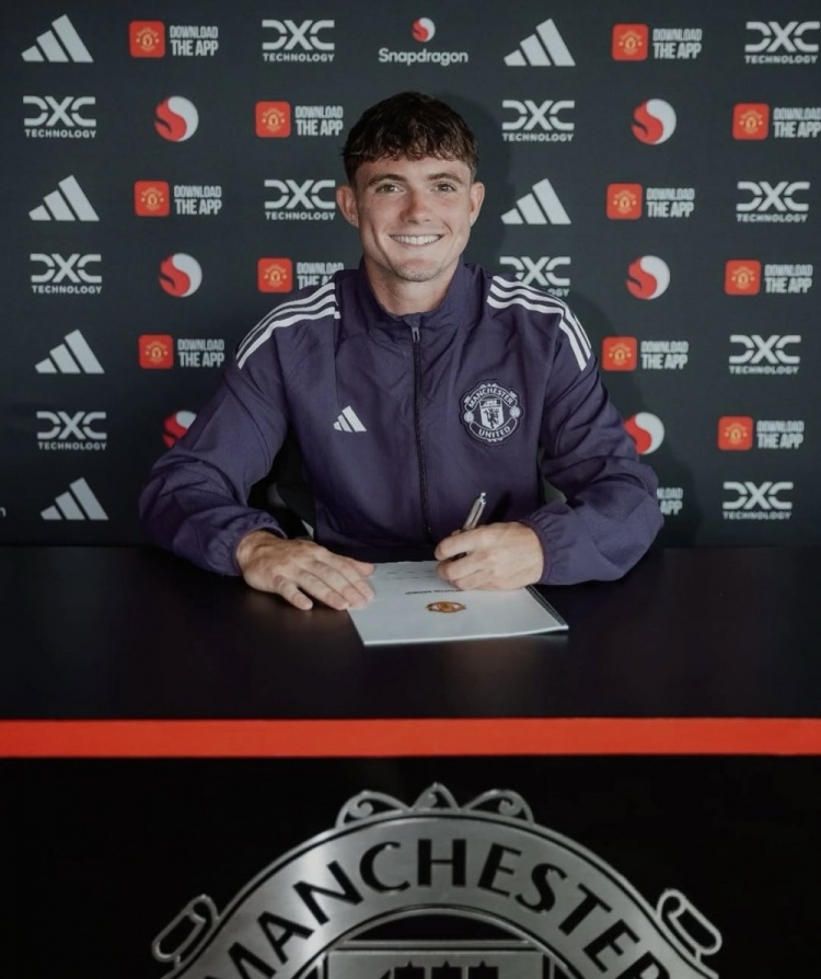 卫报：曼联17岁右后卫詹姆斯-奥弗里首次入选澳大利亚队